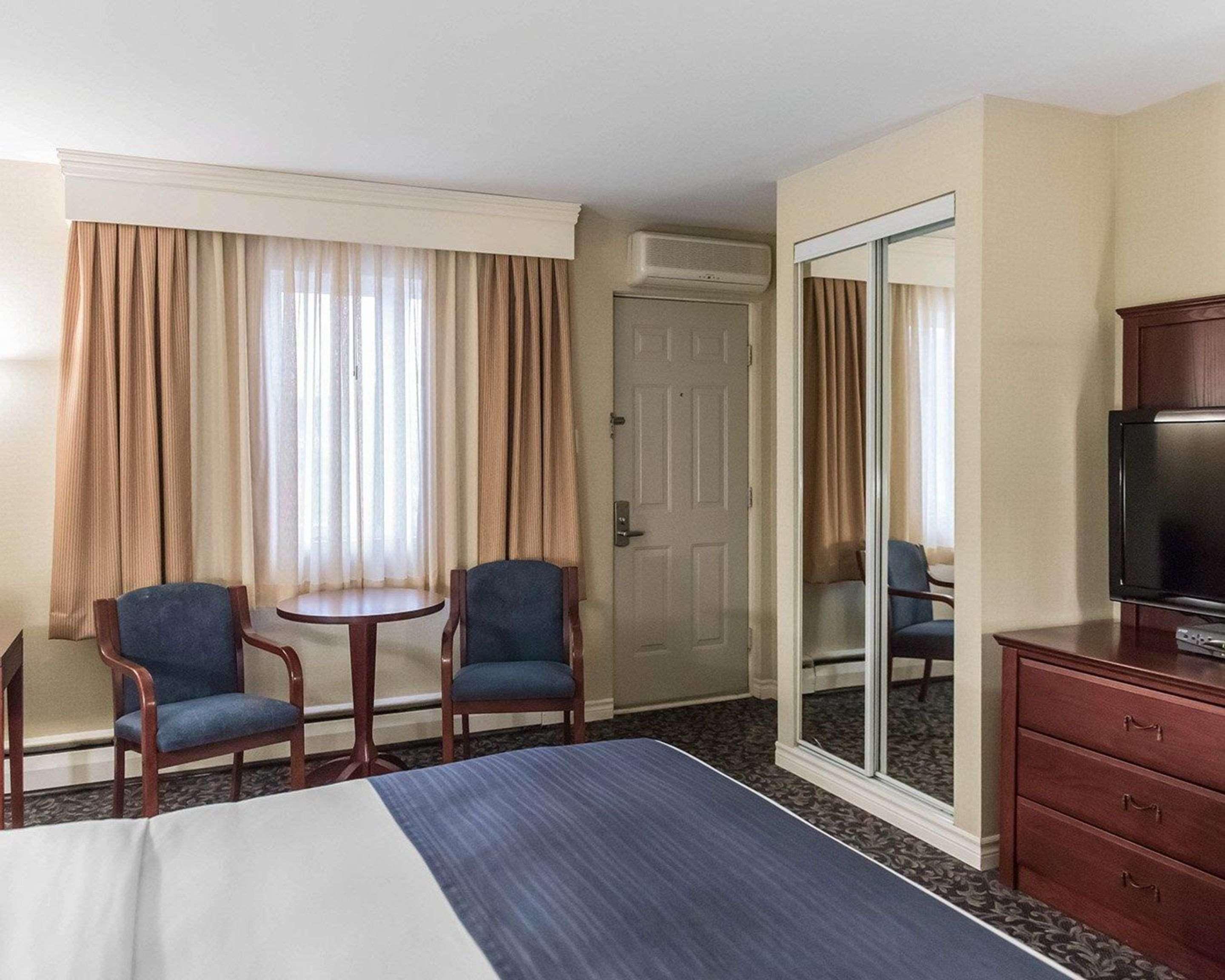 Quality Inn Мон-Лорье Экстерьер фото
