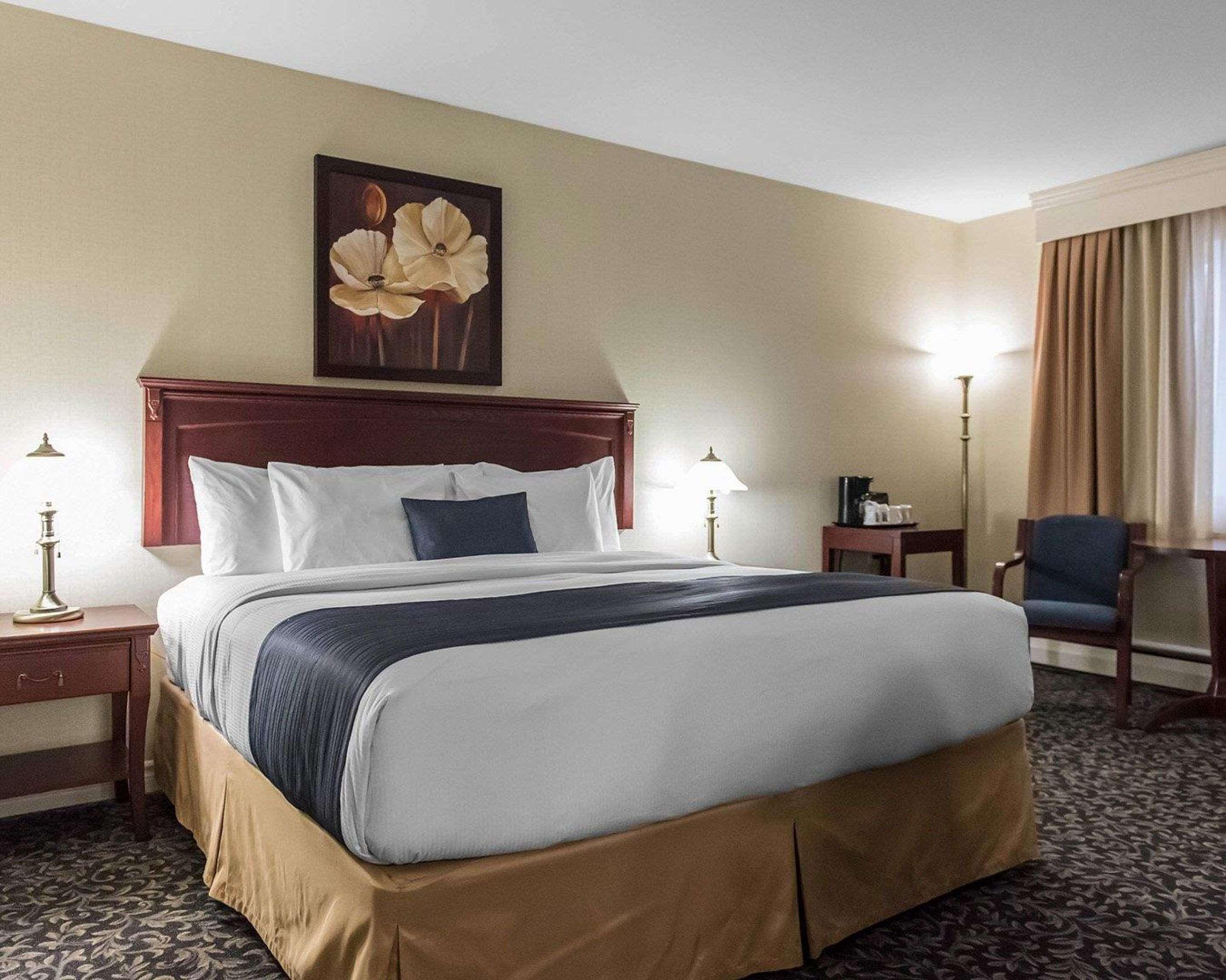 Quality Inn Мон-Лорье Экстерьер фото