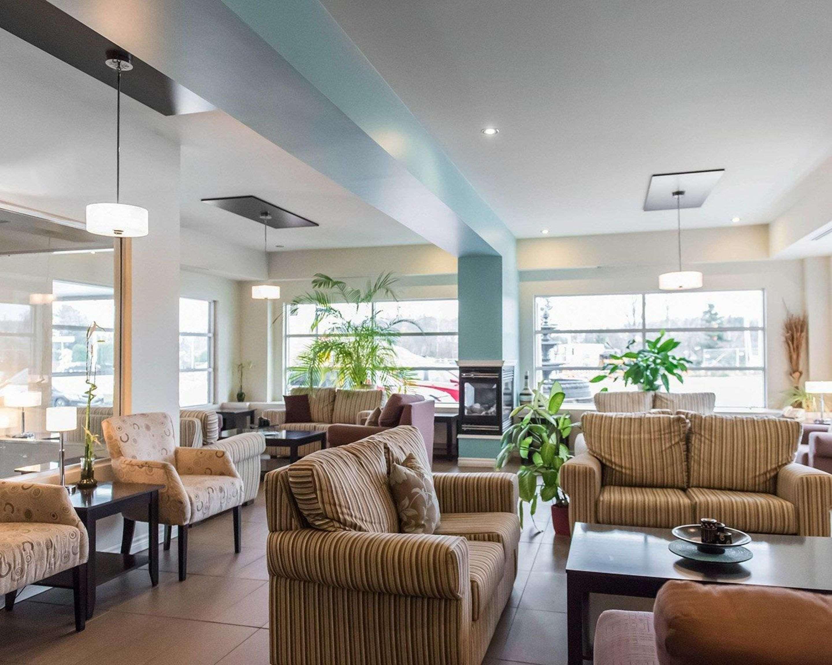 Quality Inn Мон-Лорье Экстерьер фото