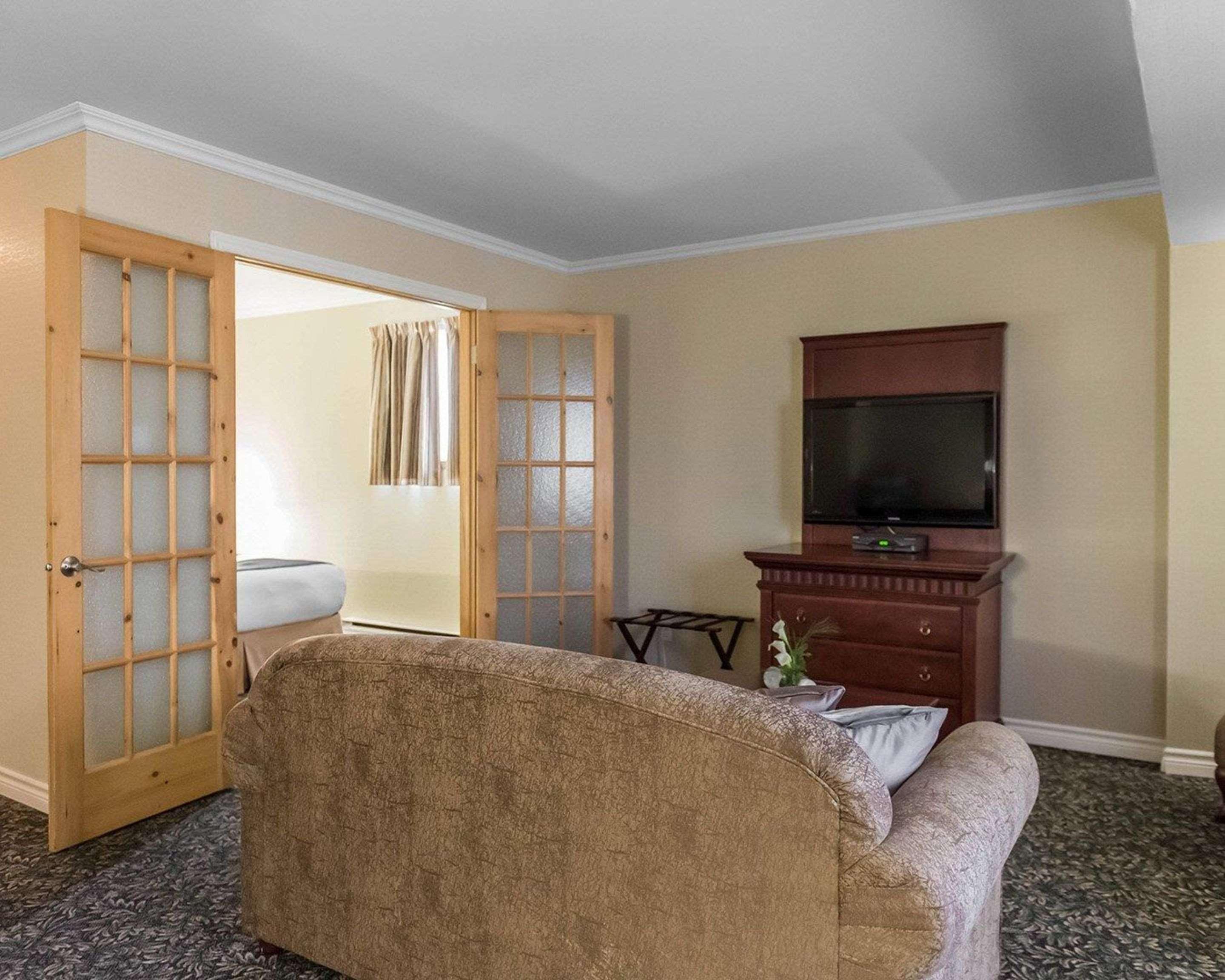 Quality Inn Мон-Лорье Экстерьер фото