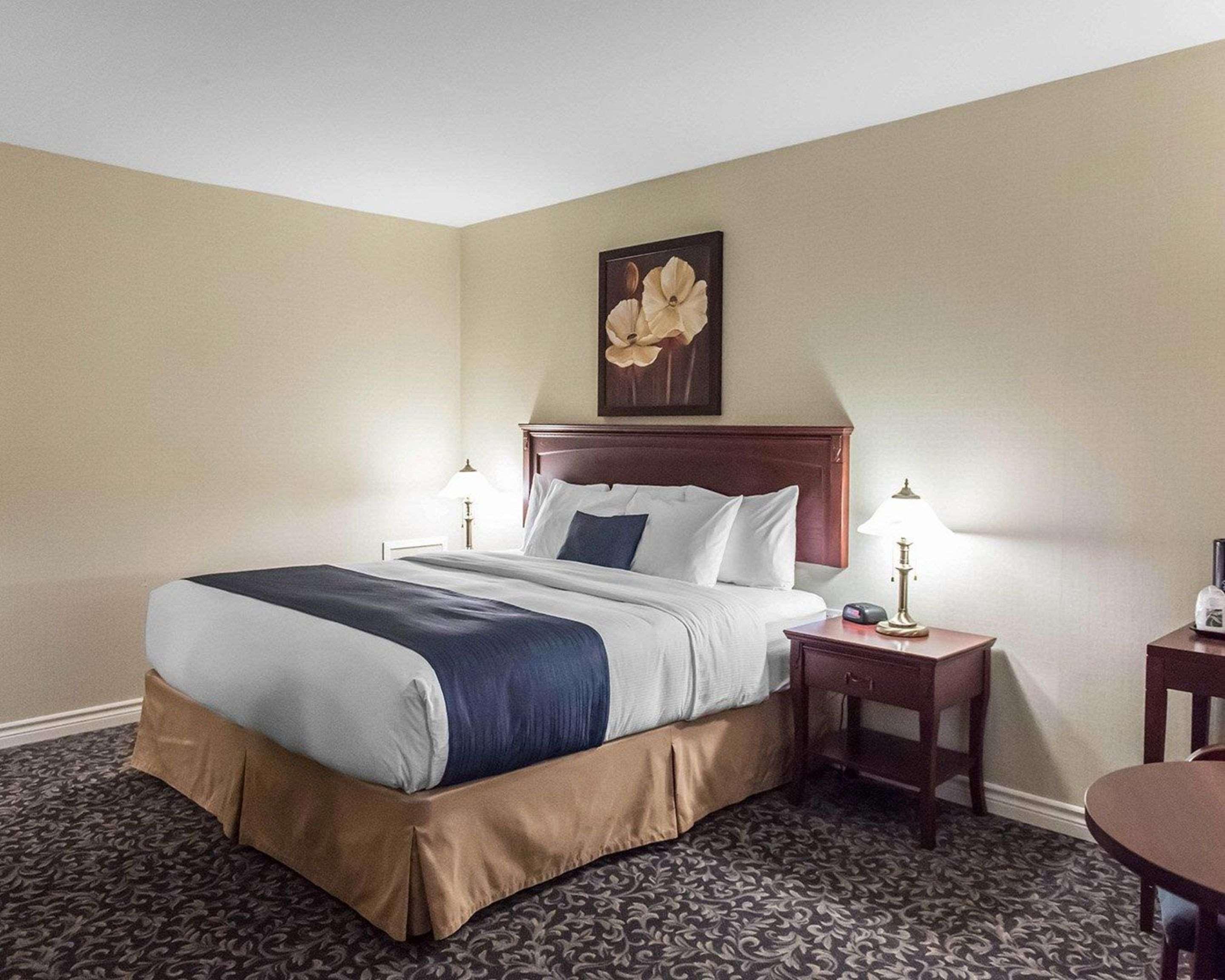 Quality Inn Мон-Лорье Экстерьер фото