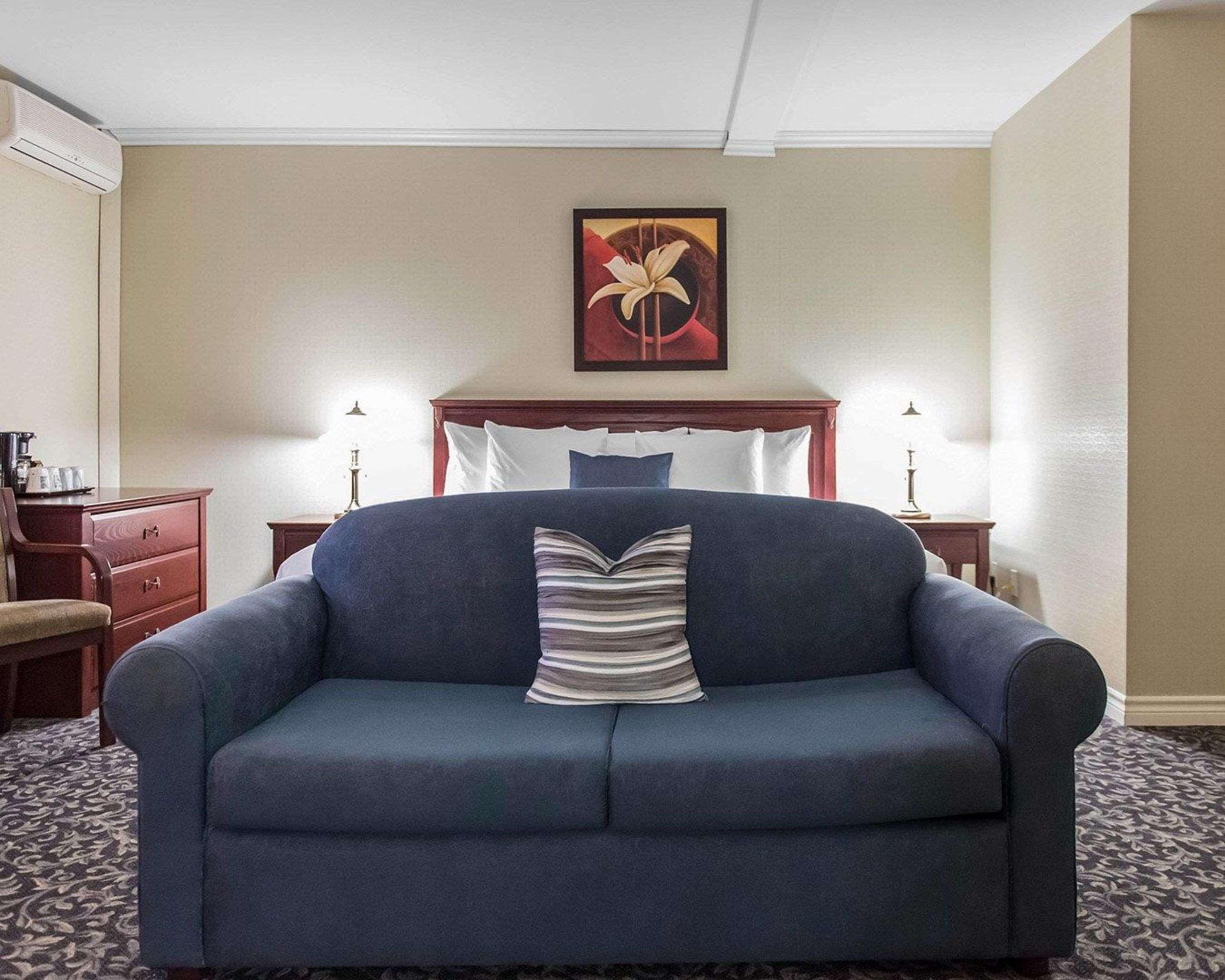 Quality Inn Мон-Лорье Экстерьер фото