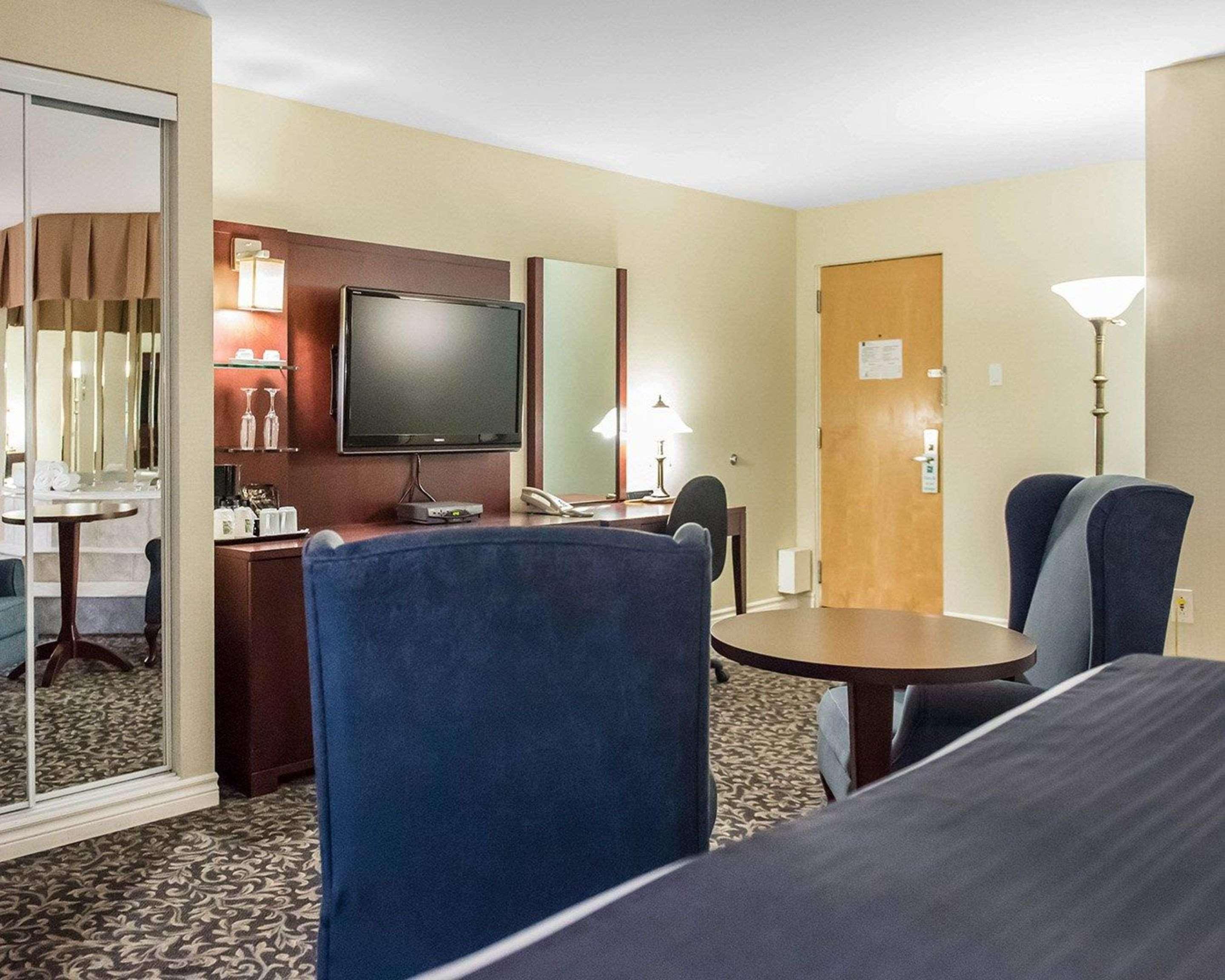 Quality Inn Мон-Лорье Экстерьер фото