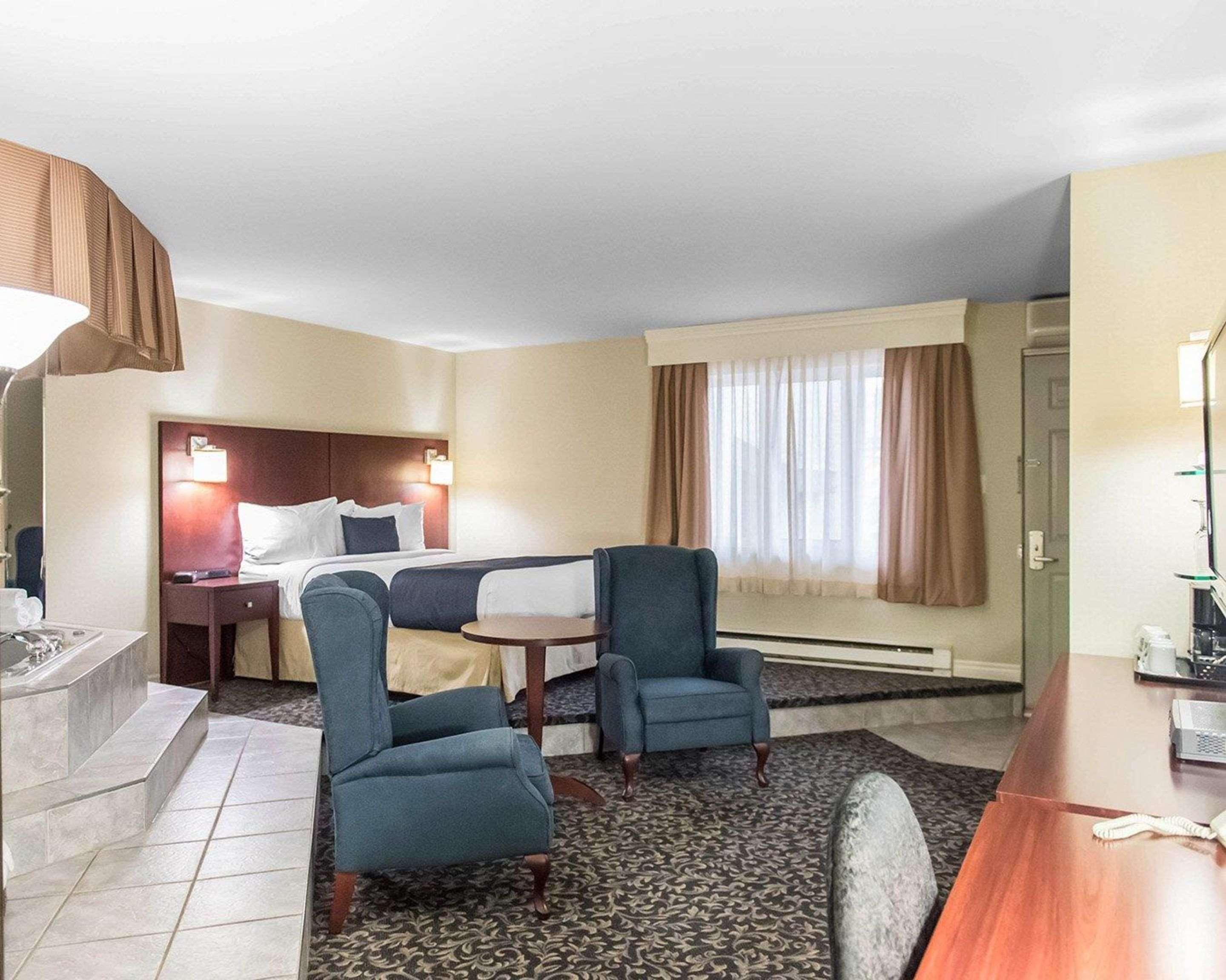 Quality Inn Мон-Лорье Экстерьер фото