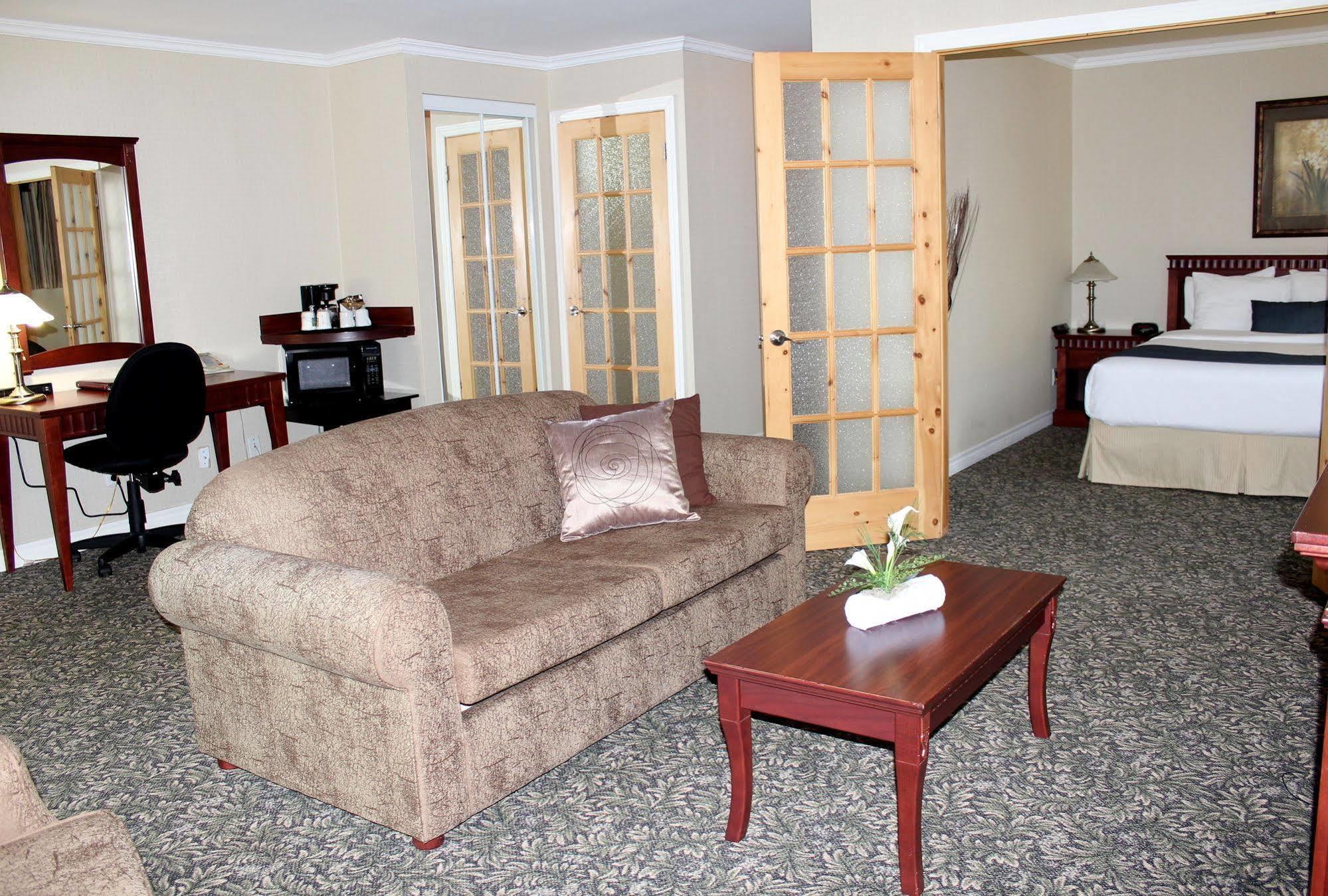 Quality Inn Мон-Лорье Экстерьер фото